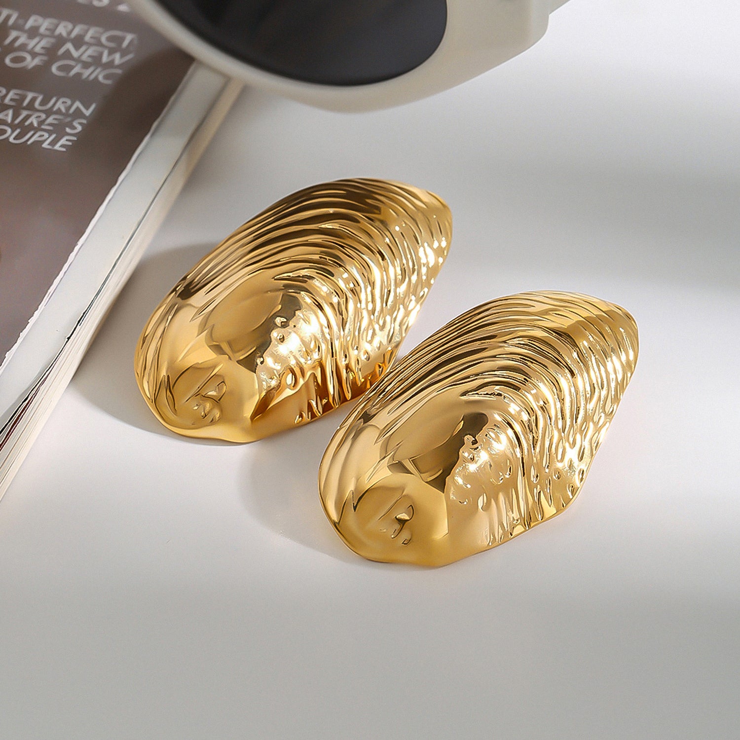 Shell-shaped texture earrings