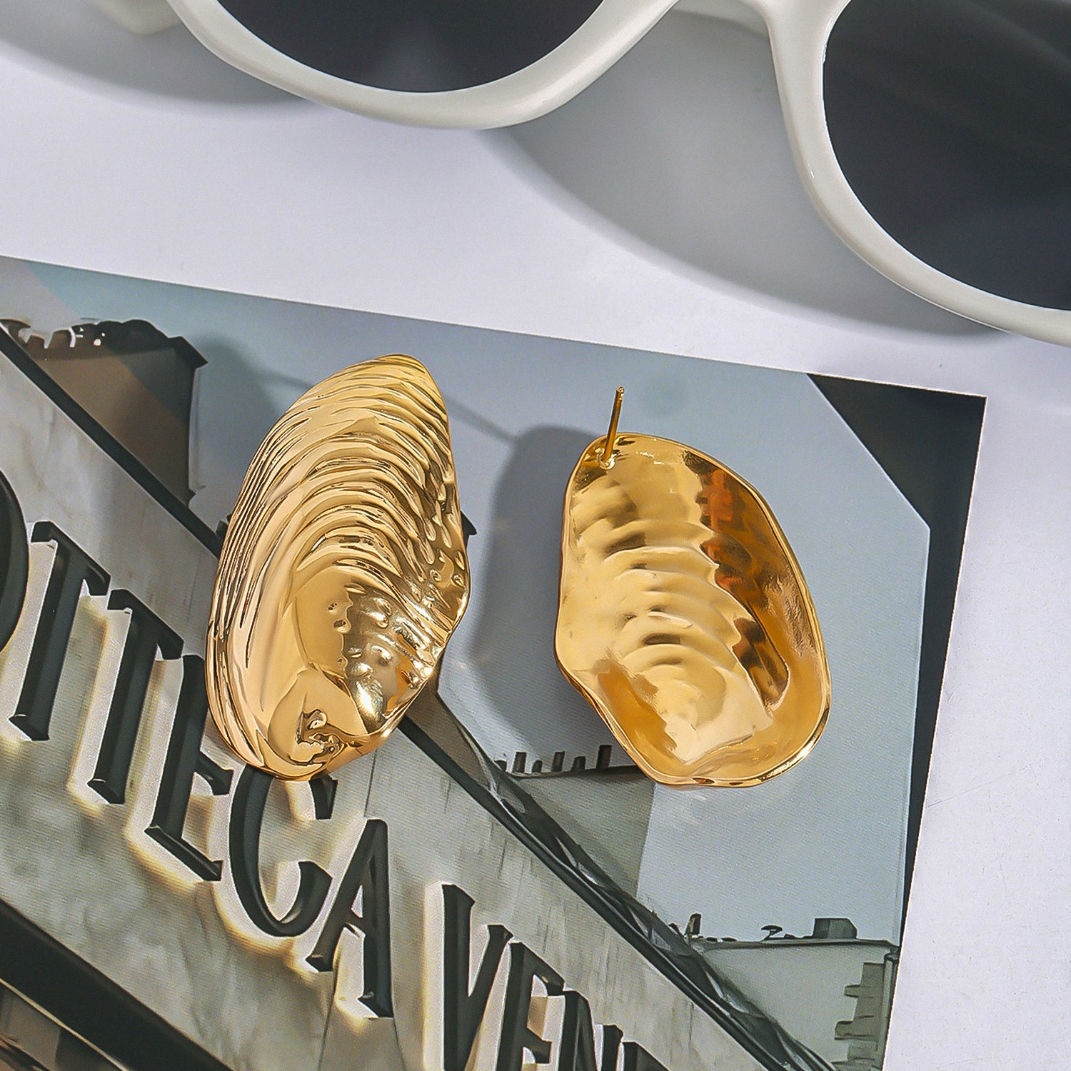 Shell-shaped texture earrings