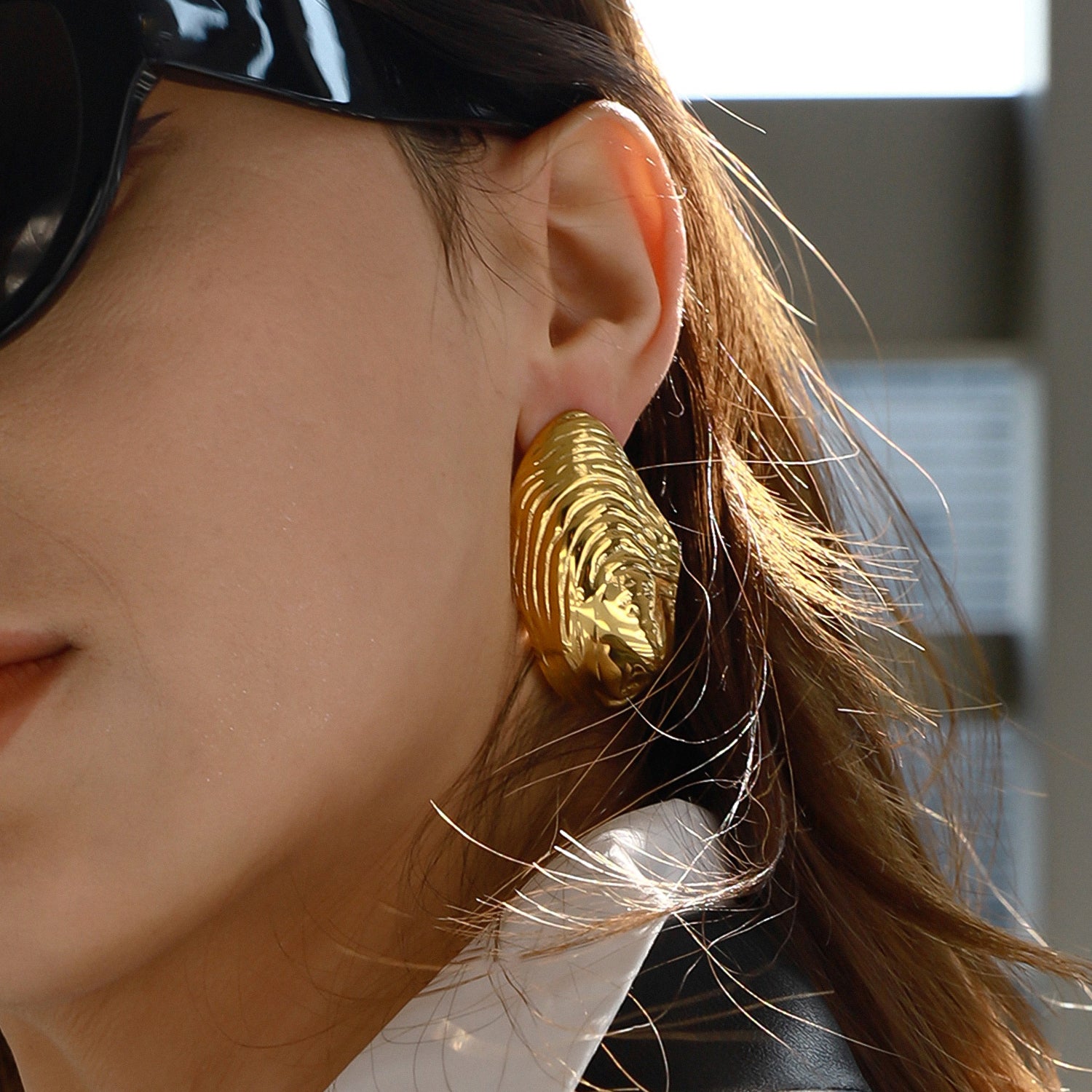 Shell-shaped texture earrings