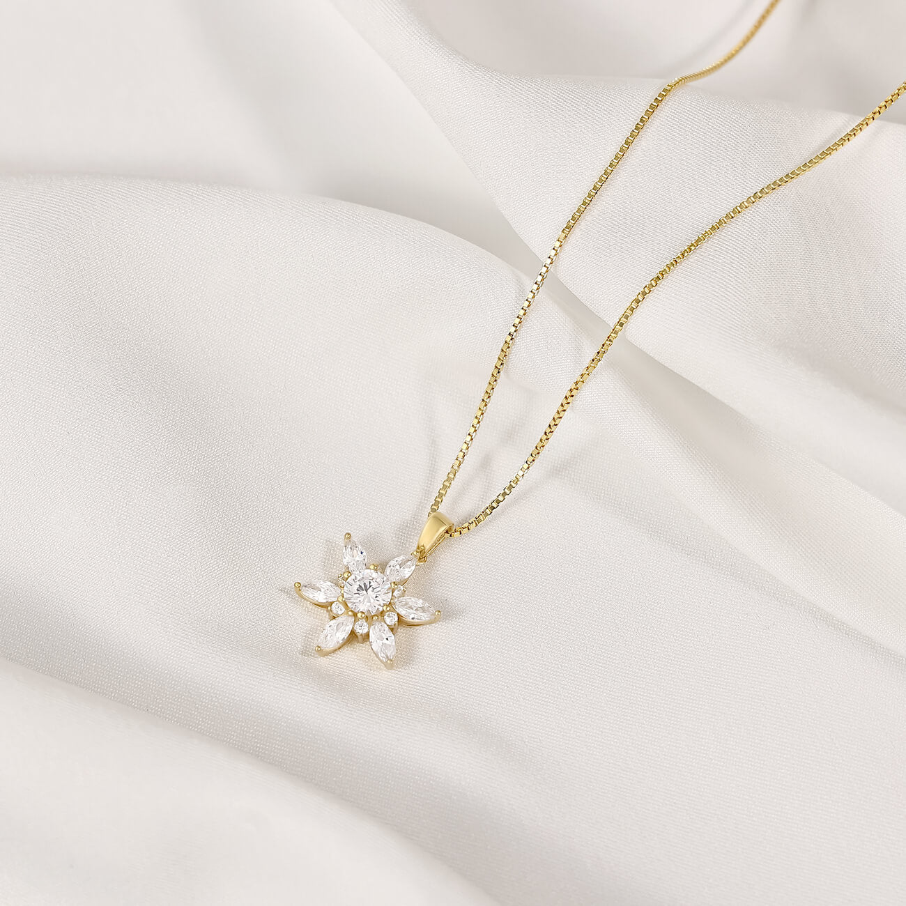 Echo of Merletto Lace Necklace