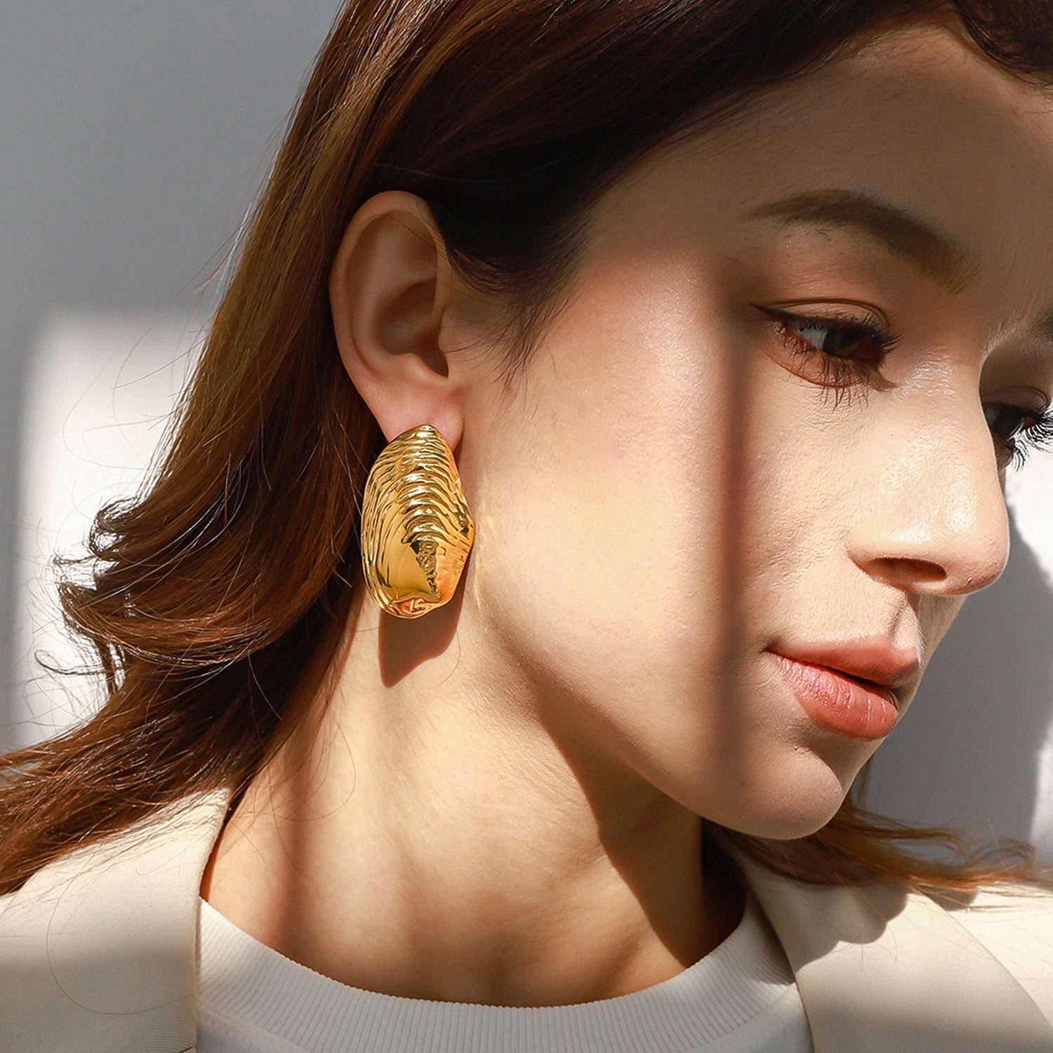 Shell-shaped texture earrings