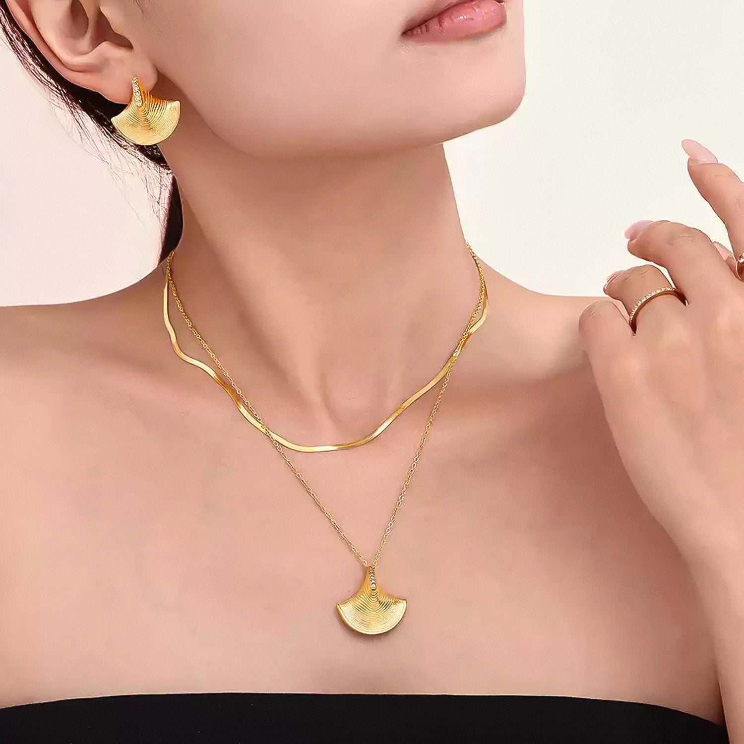 French three-dimensional fan-shaped shell zircon pendant necklace