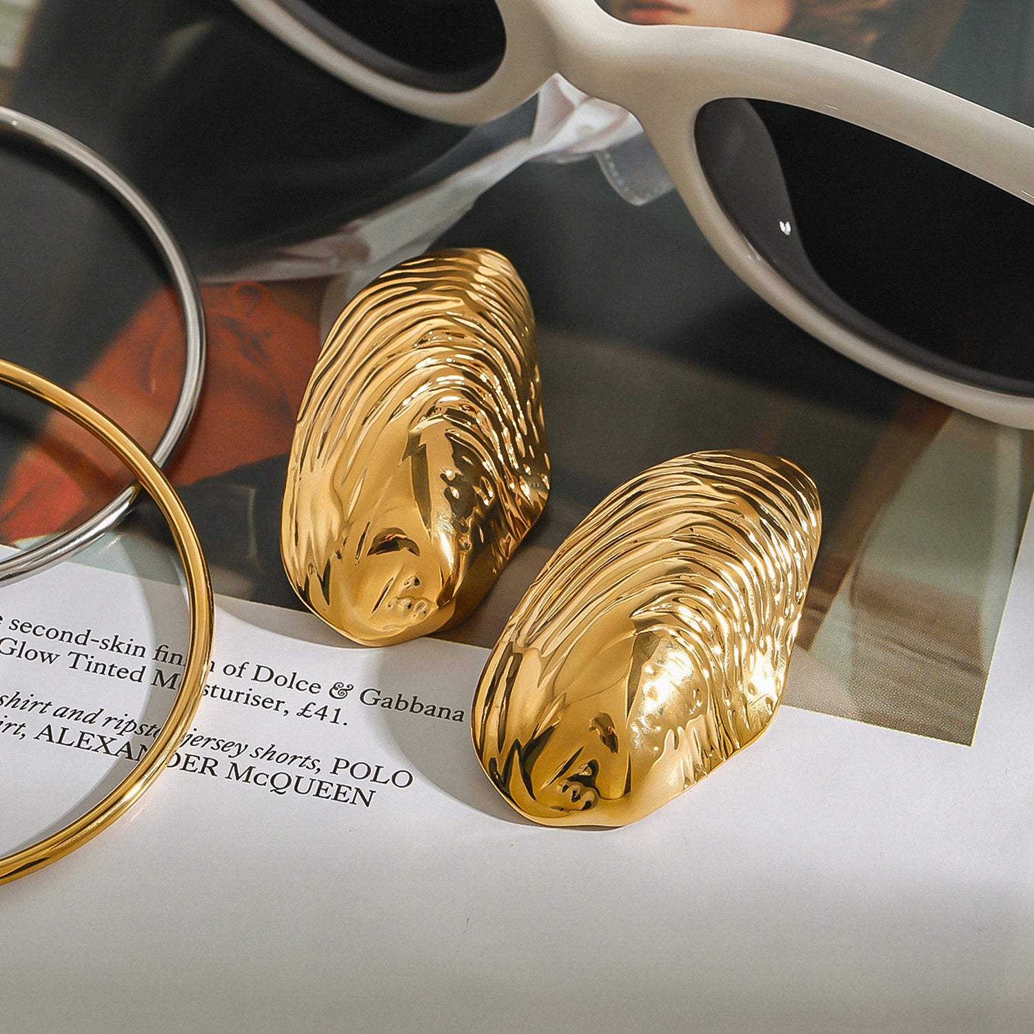 Shell-shaped texture earrings