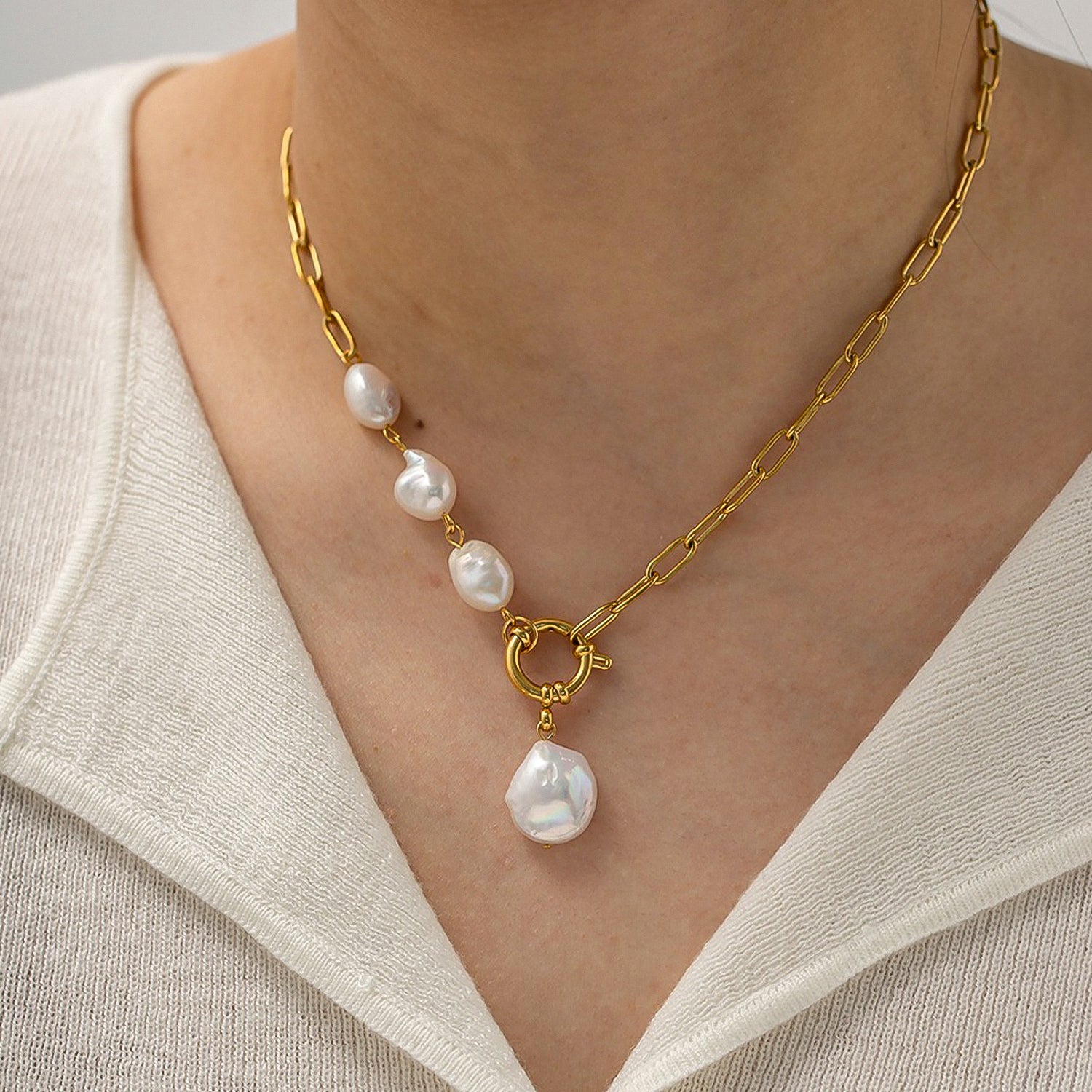 French-style stainless steel Baroque pendant necklace