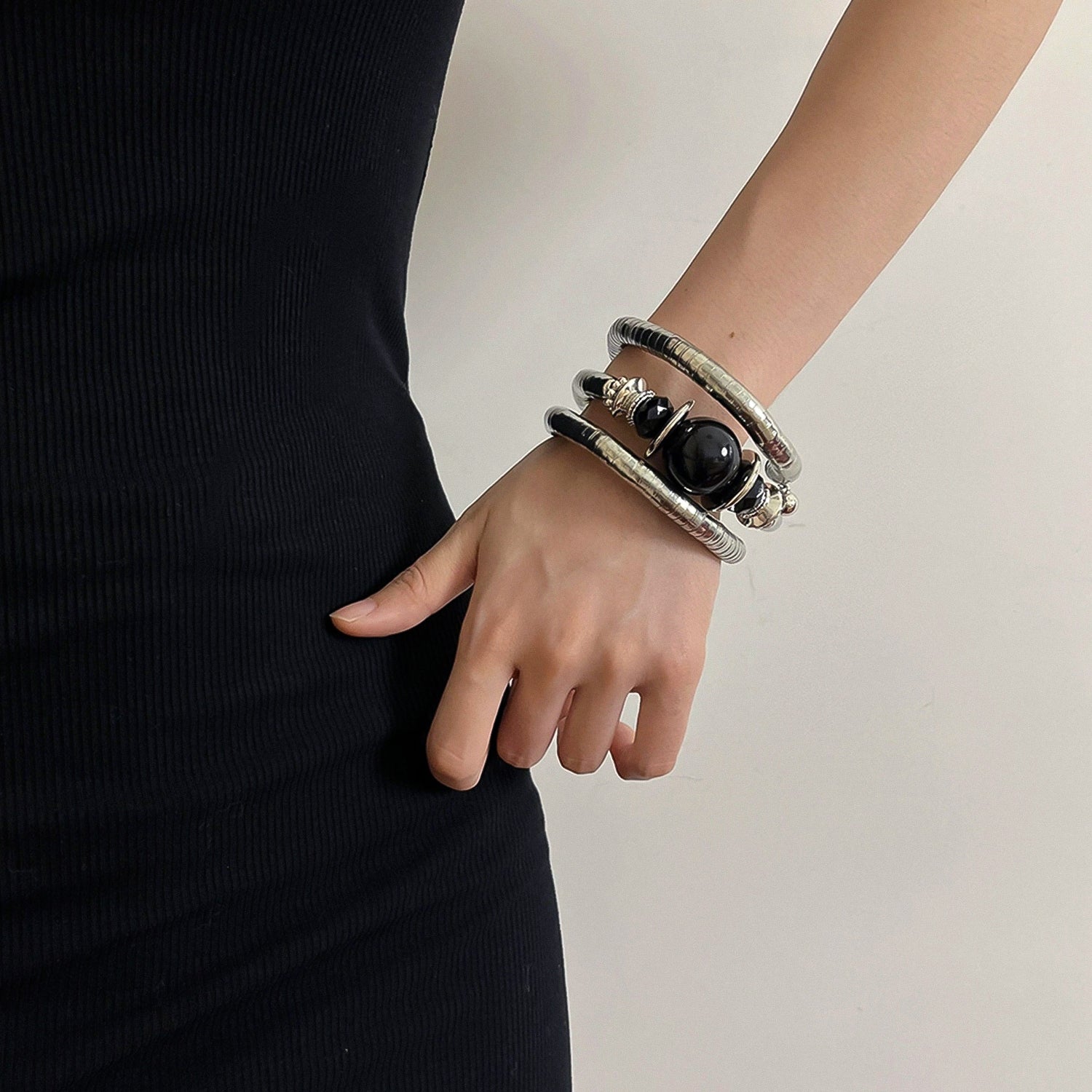 Bohemian-style black round bead multi-layer elastic bracelet