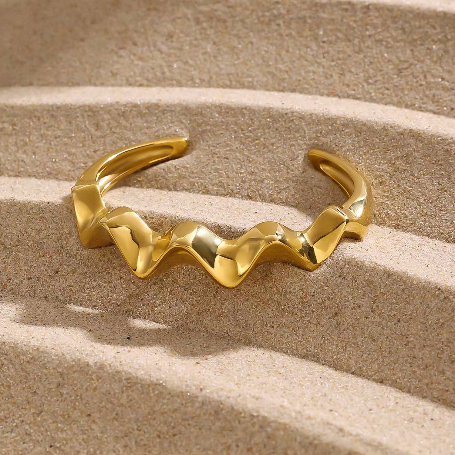 Stainless steel wavy open bracelet