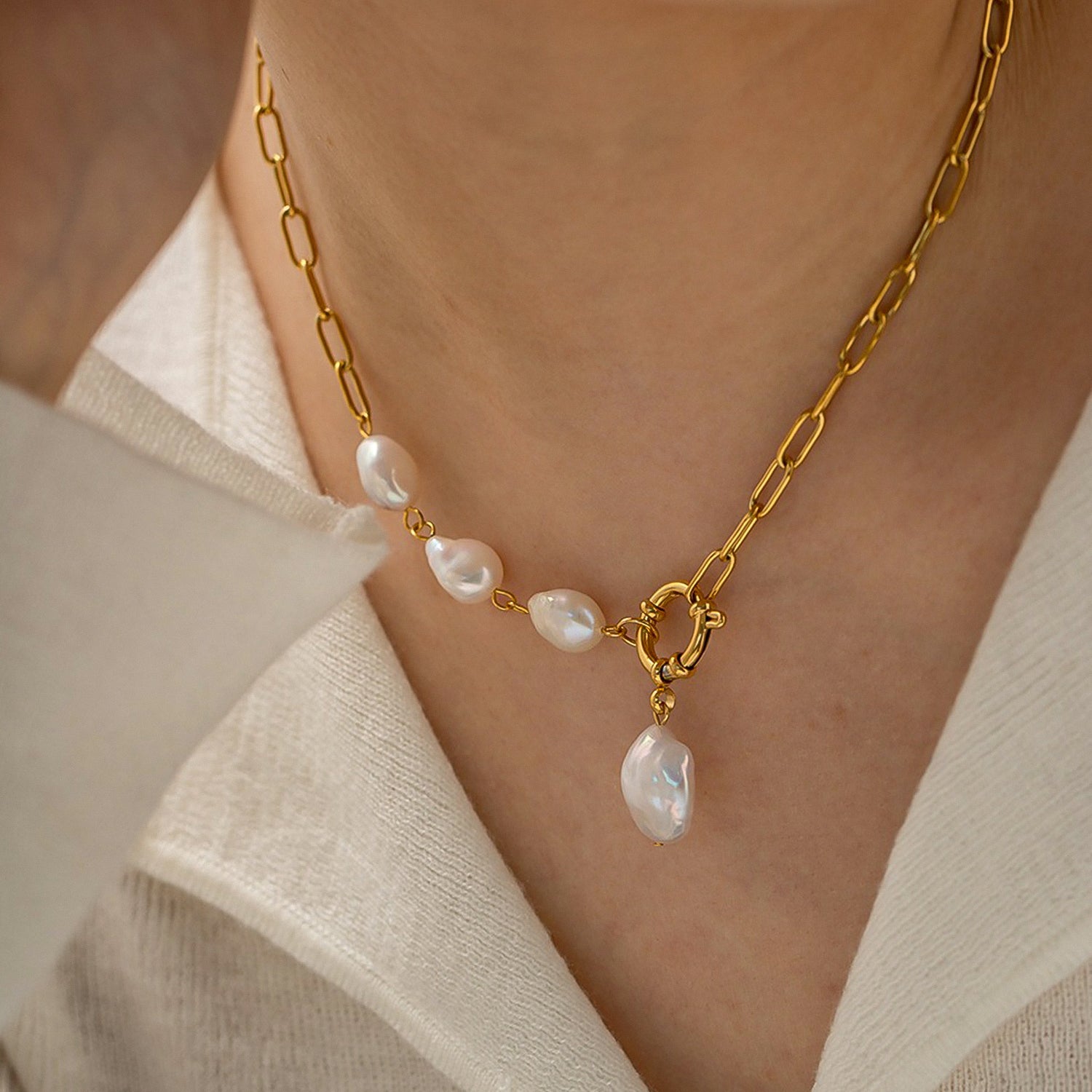 French-style stainless steel Baroque pendant necklace