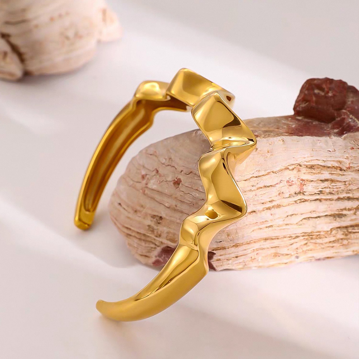 Stainless steel wavy open bracelet