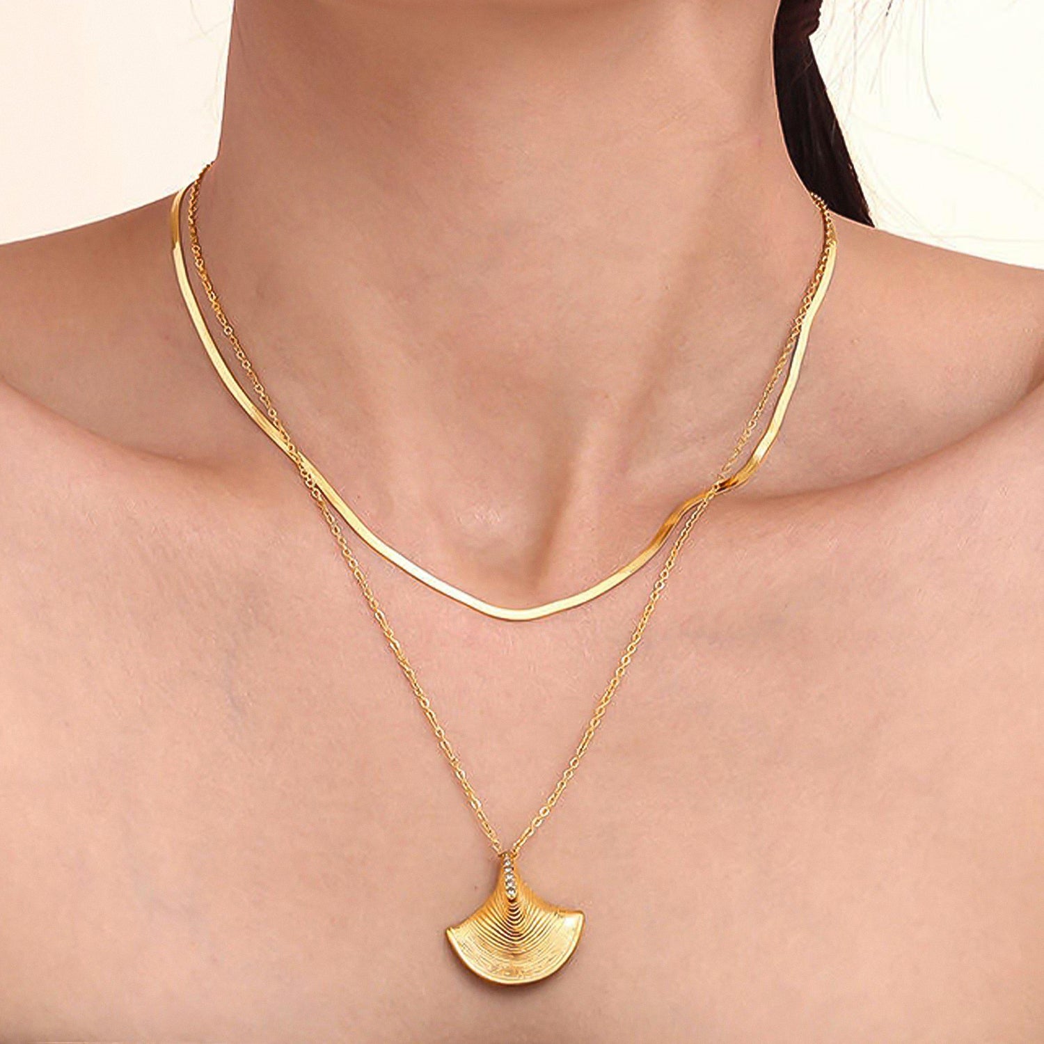 French three-dimensional fan-shaped shell zircon pendant necklace