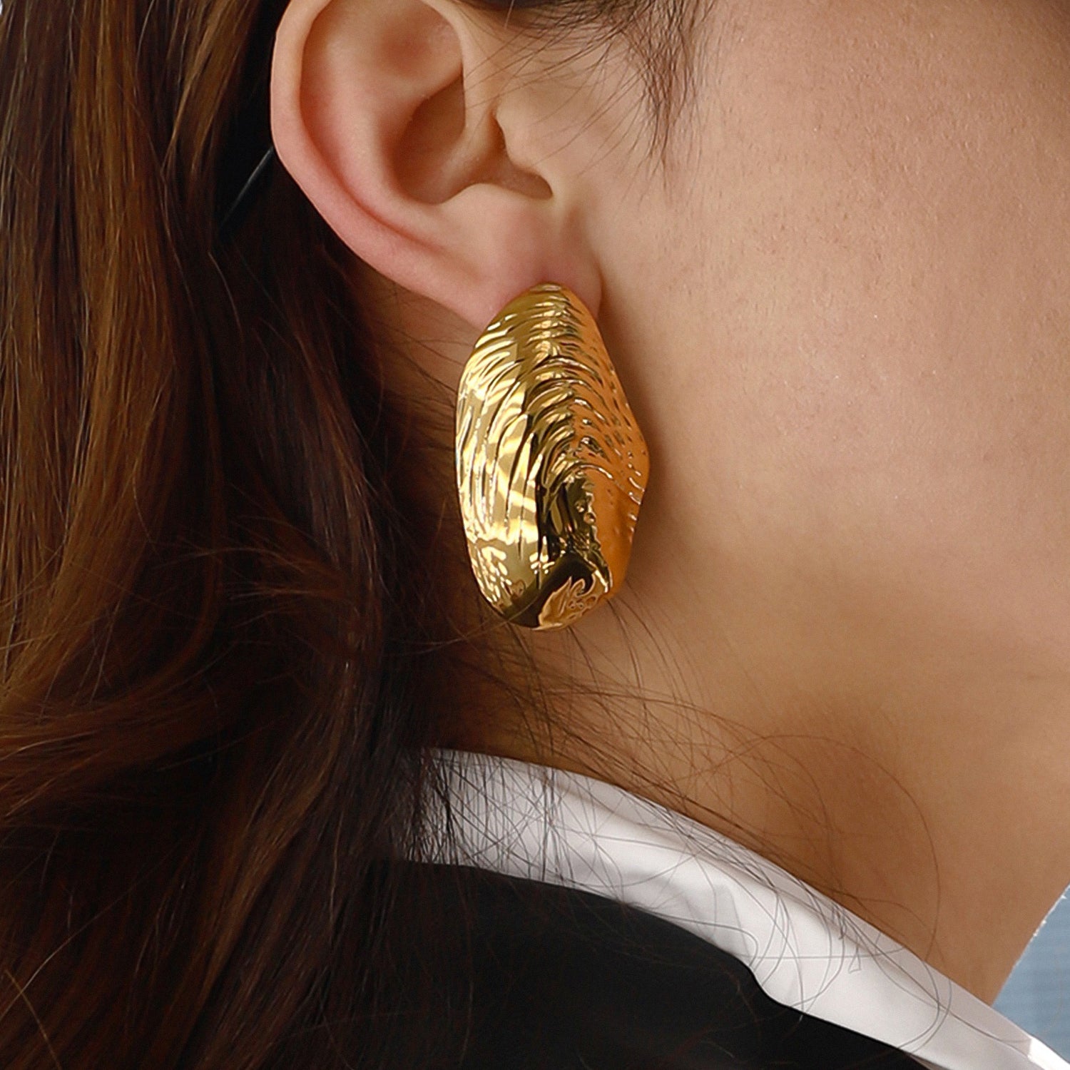 Shell-shaped texture earrings