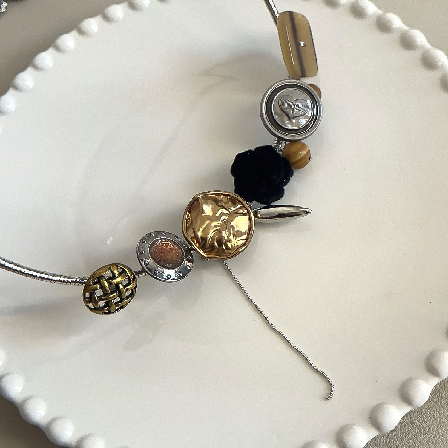 French vintage multi-element flocked floral button magnetic collar