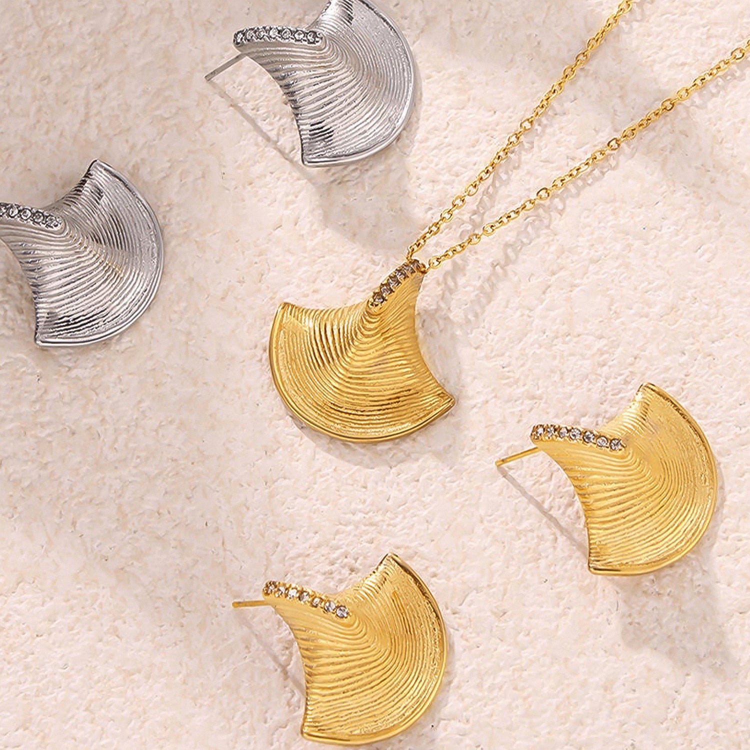 French three-dimensional fan-shaped shell zircon earrings