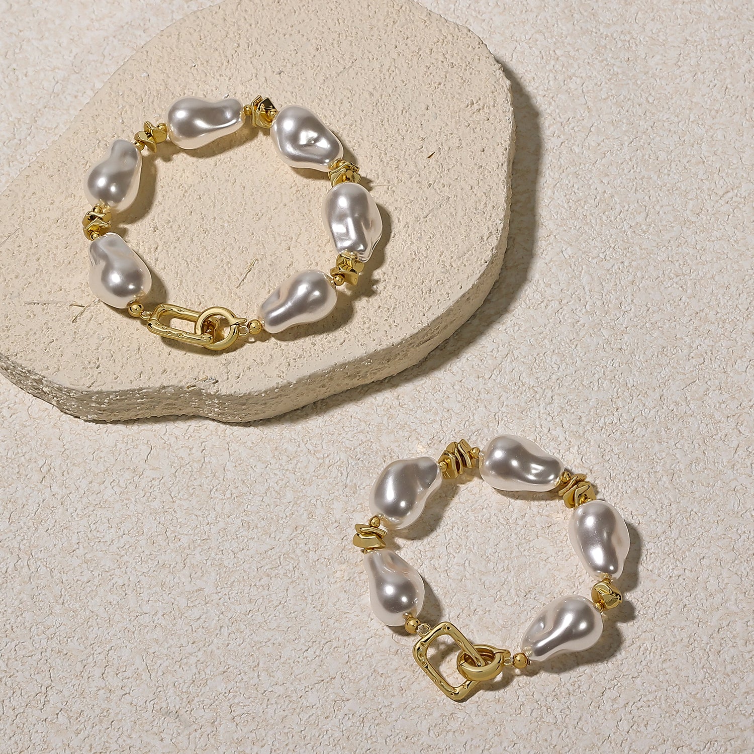 Baroque-shaped pearl bracelet
