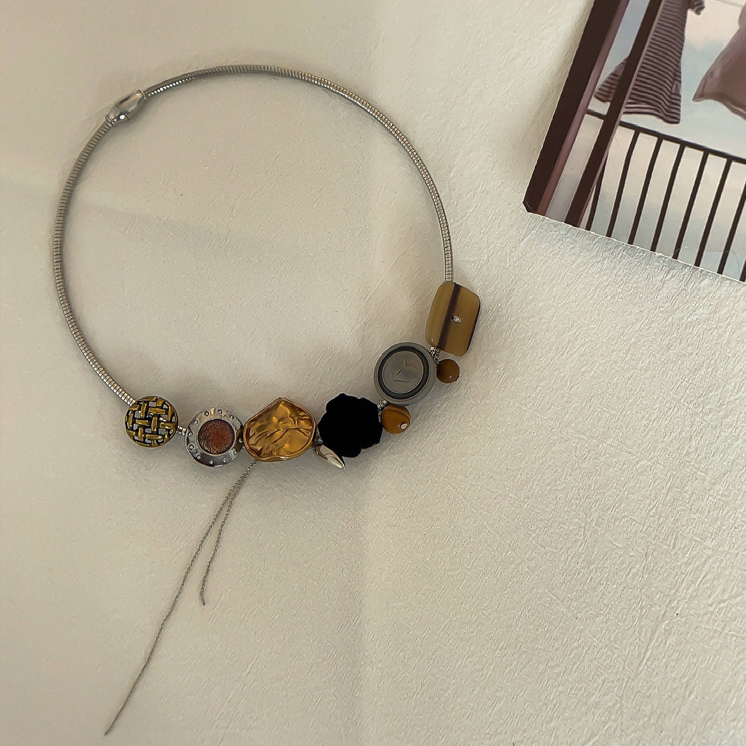 French vintage multi-element flocked floral button magnetic collar