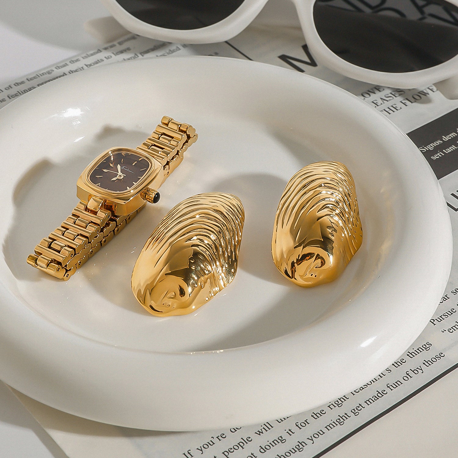 Shell-shaped texture earrings