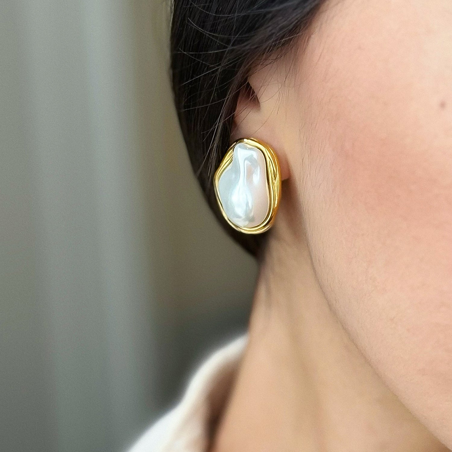 Stainless steel Baroque pearl stud earrings