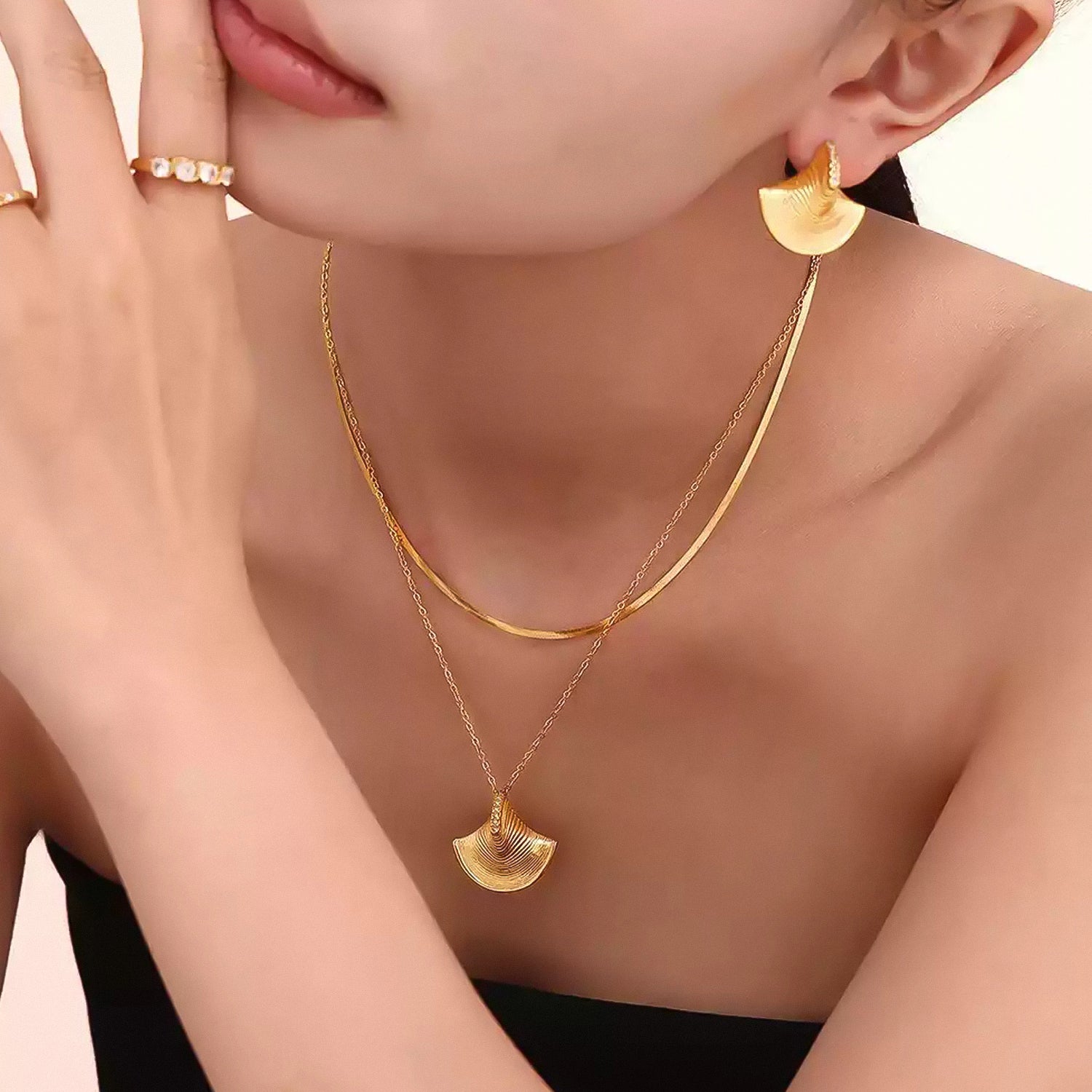French three-dimensional fan-shaped shell zircon pendant necklace