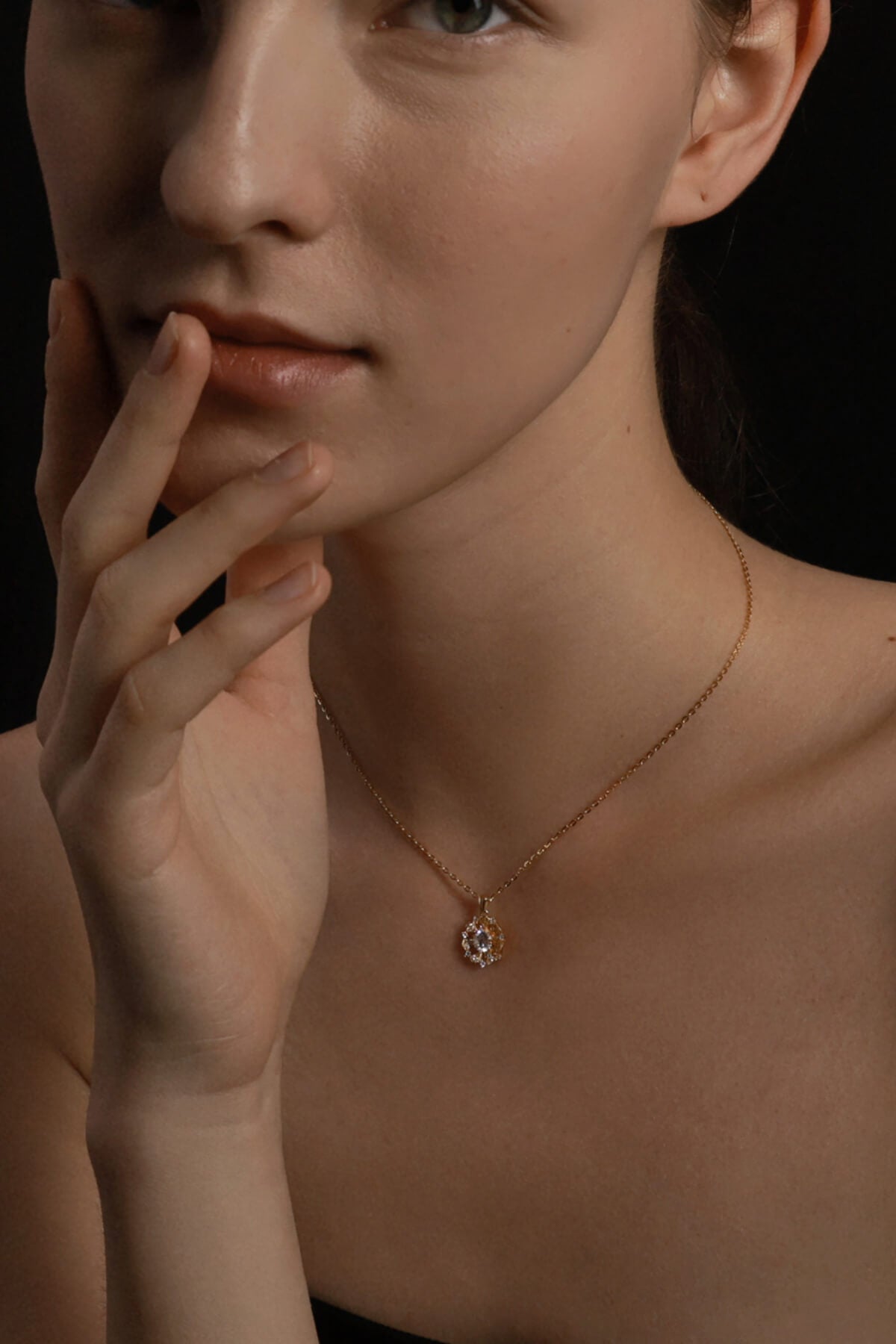 Echo of Floral Silhouette Necklace