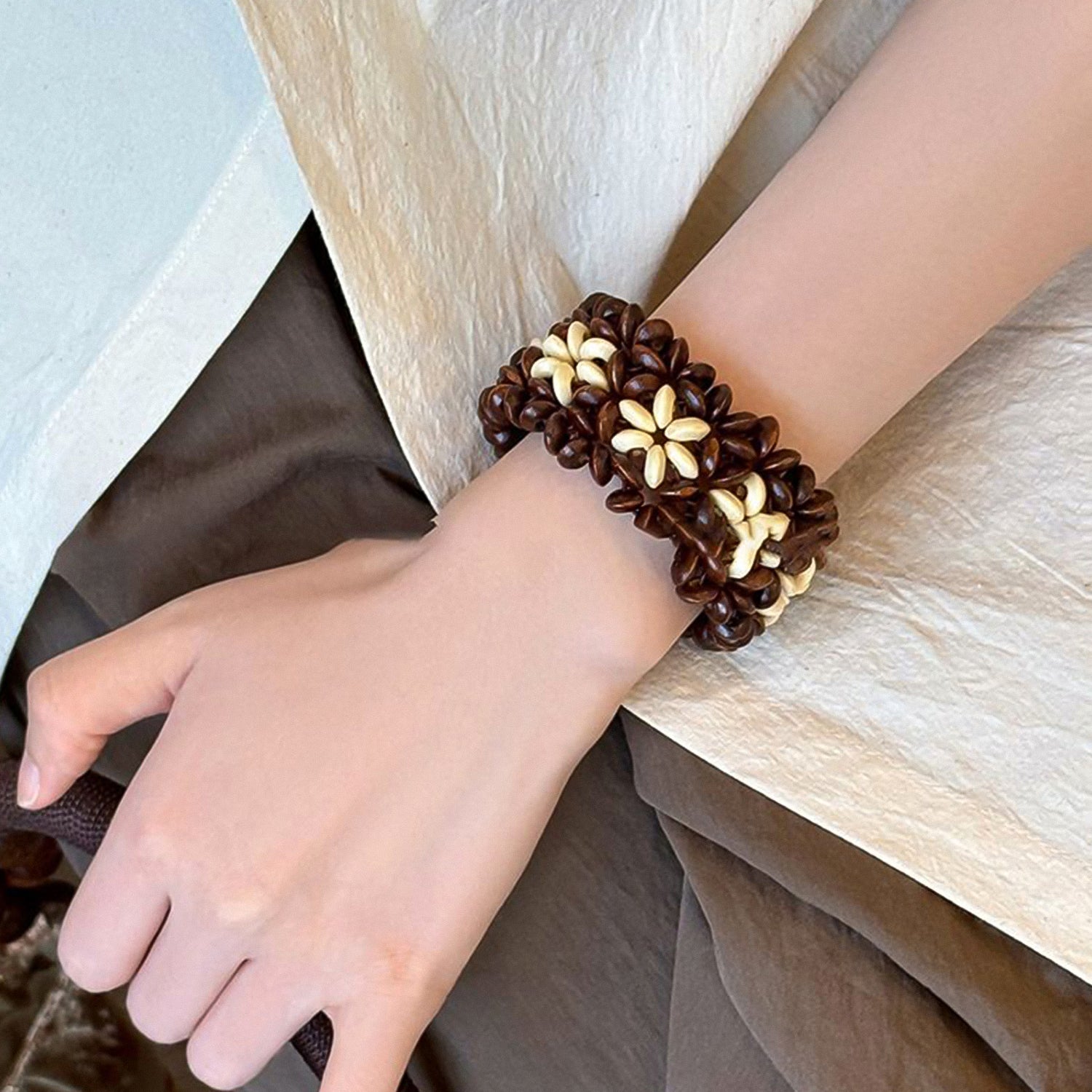 Bohemian-style round coconut shell beaded elastic bracelet