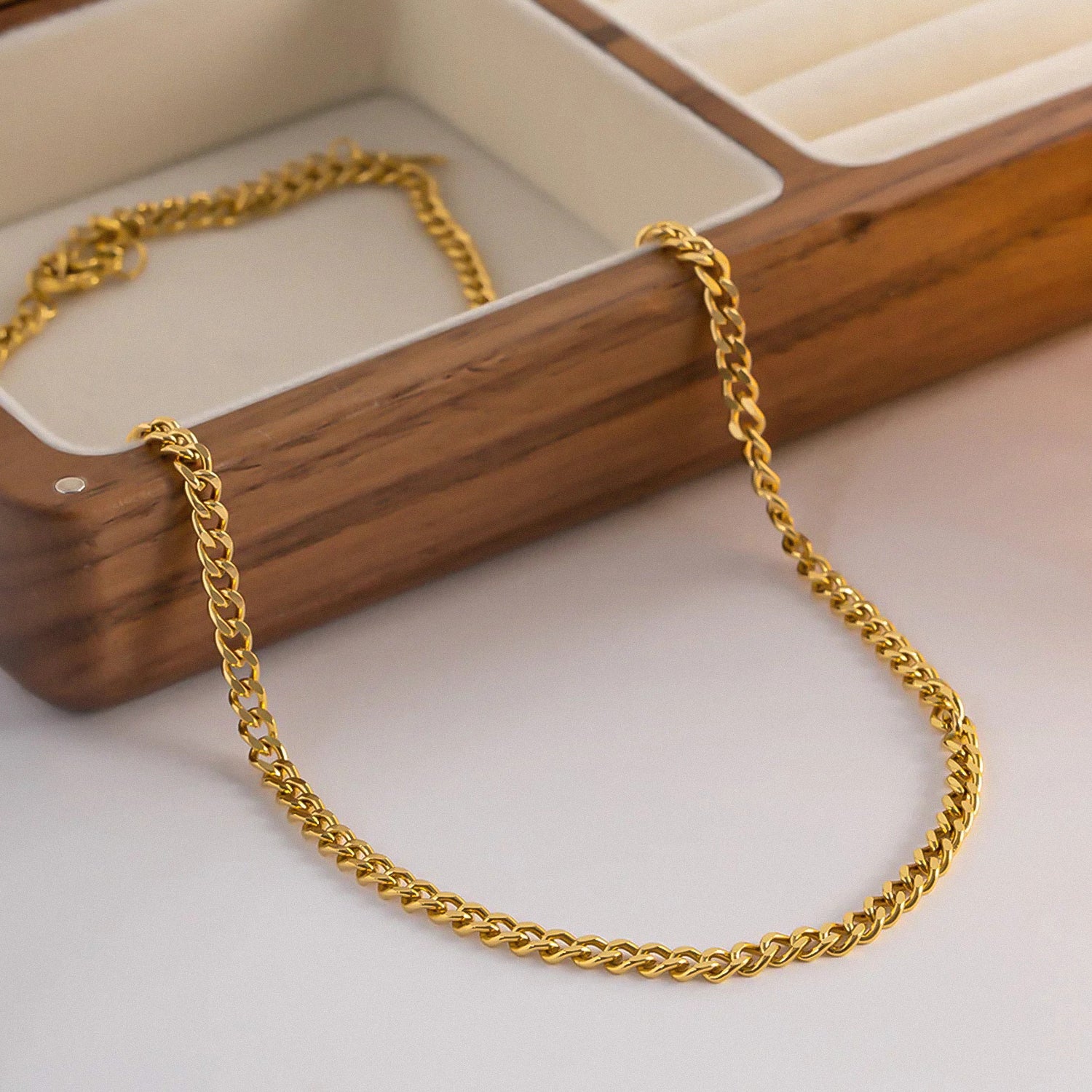 Golden Echo Chain