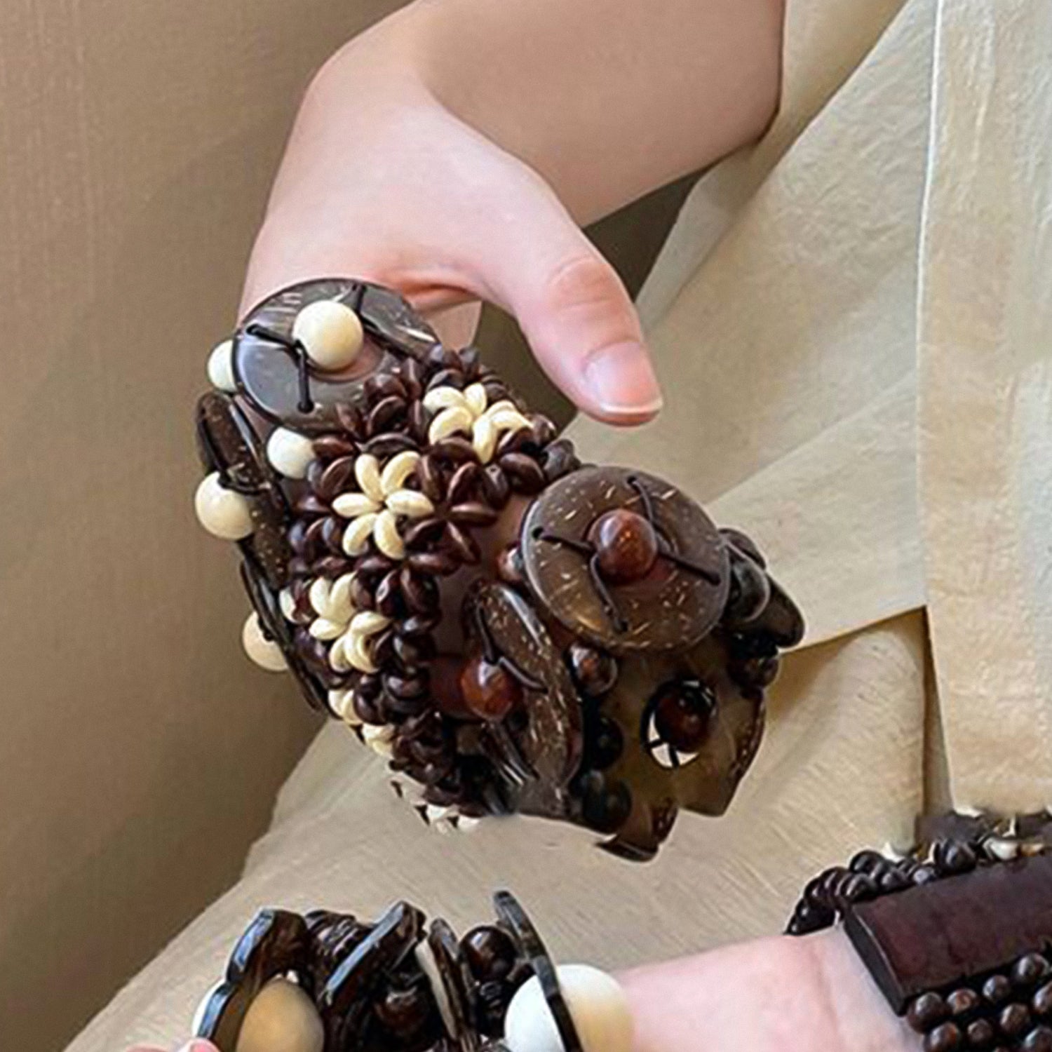 Bohemian-style round coconut shell beaded elastic bracelet