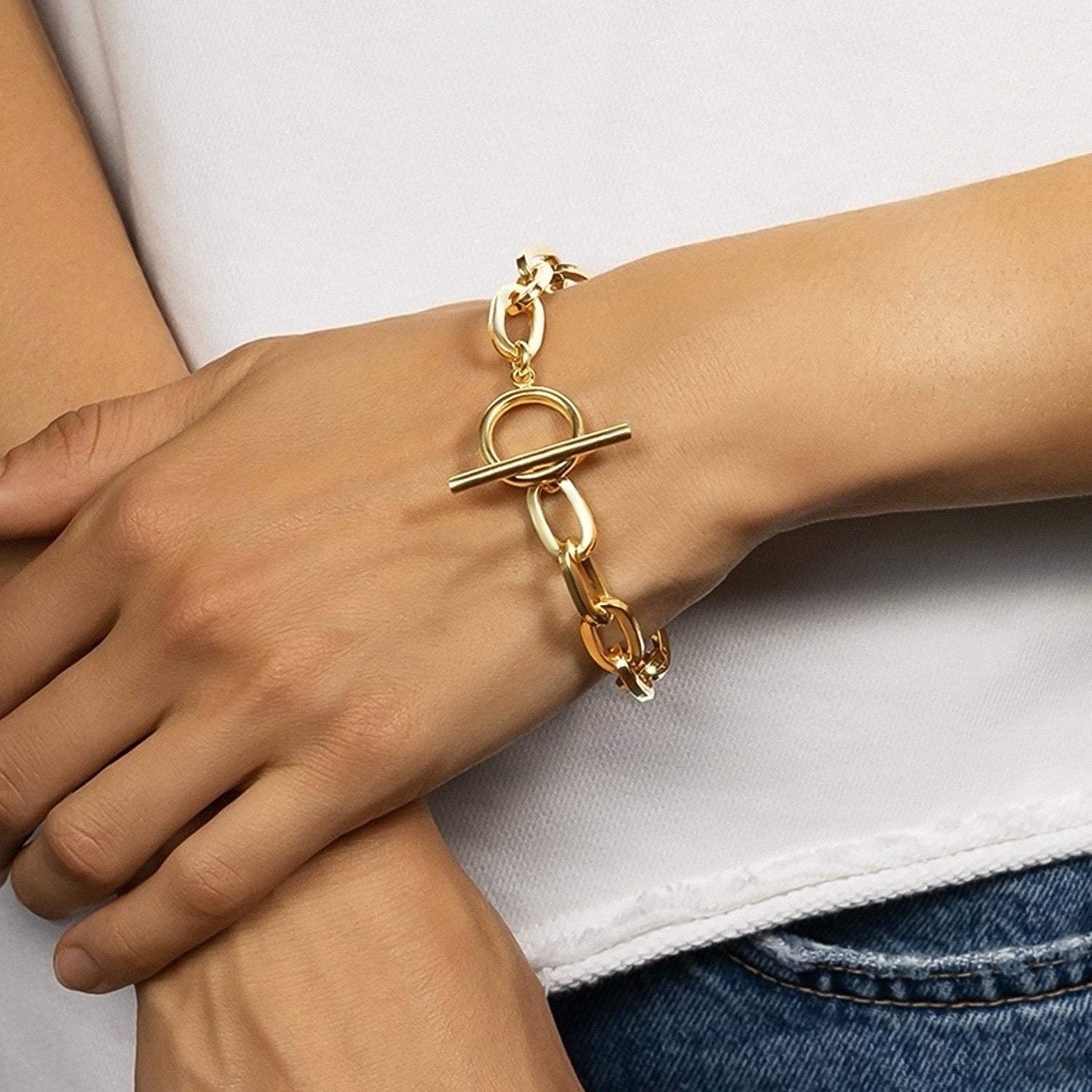 Golden Loop Toggle Bracelet